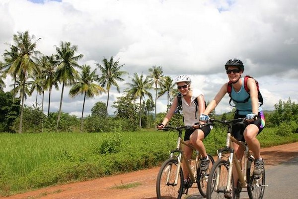 cycling day tour mekong delta